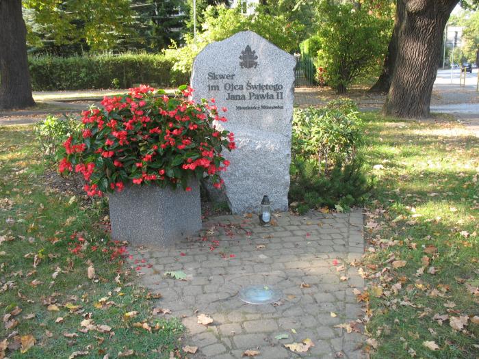 Kamień pamiątkowy Jana Pawła II przy ul. Kościuszki