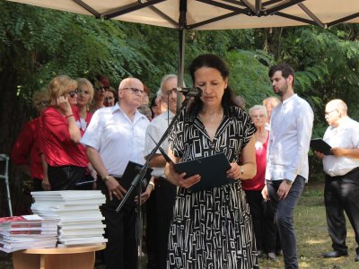Prowadzeniem uroczystości w Lasku Pondra zajęła się Pani Maria Smoleń ze Społecznego Komitetu Organizacyjnego