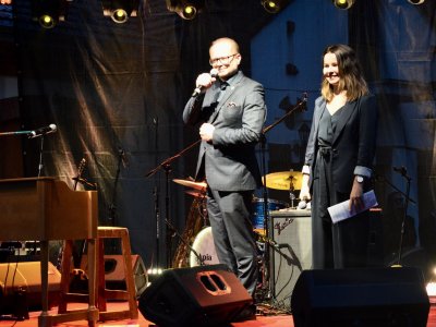 Otwarcie XV edycji Festiwalu Otwarte Ogrody. Na zdjęciu Piotr Remiszewski i dyrektor MCK Aneta Majak